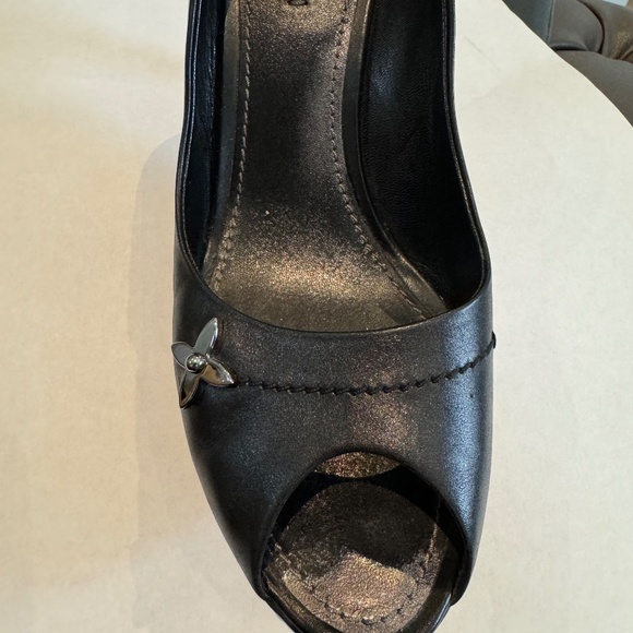Louis Vuitton Black Leather Peep Toe Pumps Size 8.5 - Picture 13 of 16